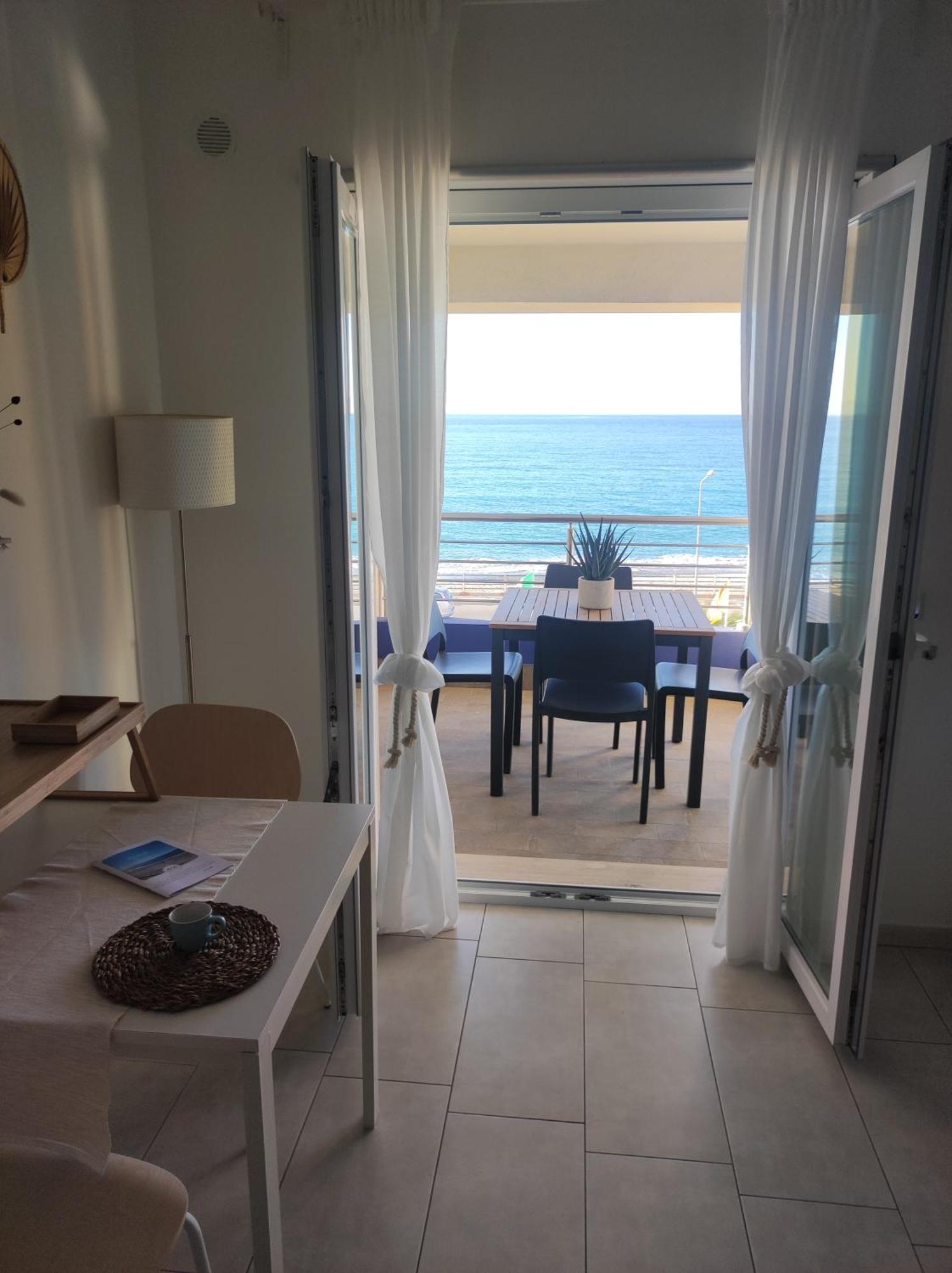 Appartamenti Vacanze Villa Meo Villafranca Tirrena Δωμάτιο φωτογραφία
