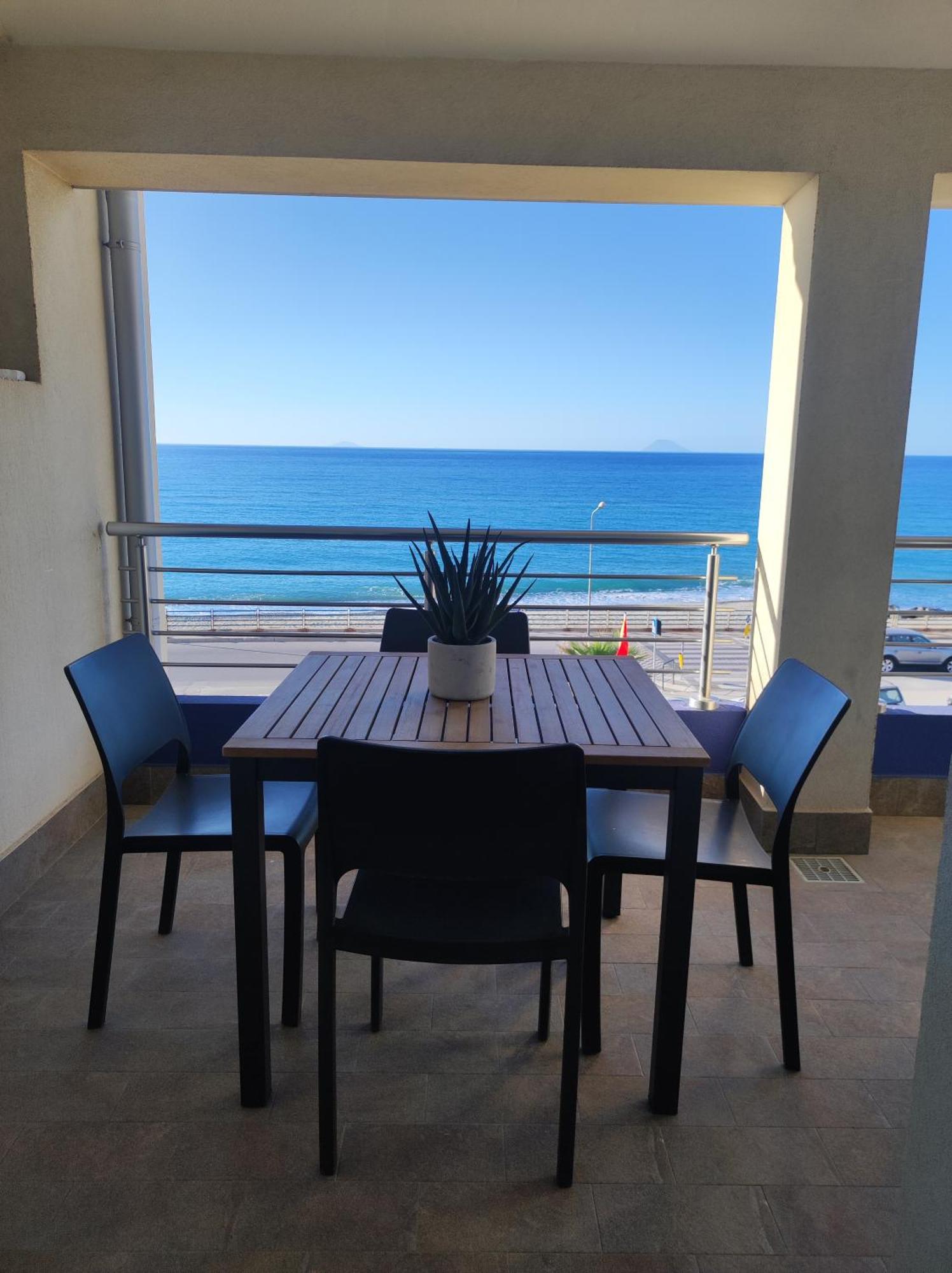 Appartamenti Vacanze Villa Meo Villafranca Tirrena Δωμάτιο φωτογραφία